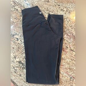 Sz 4 Lululemon high waisted classic legging 
Euc black